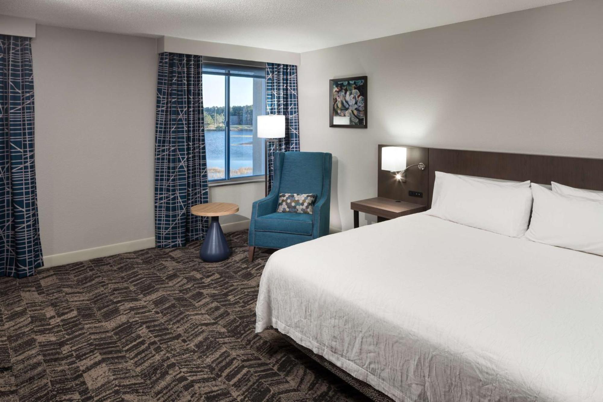 Hilton Garden Airport 3*