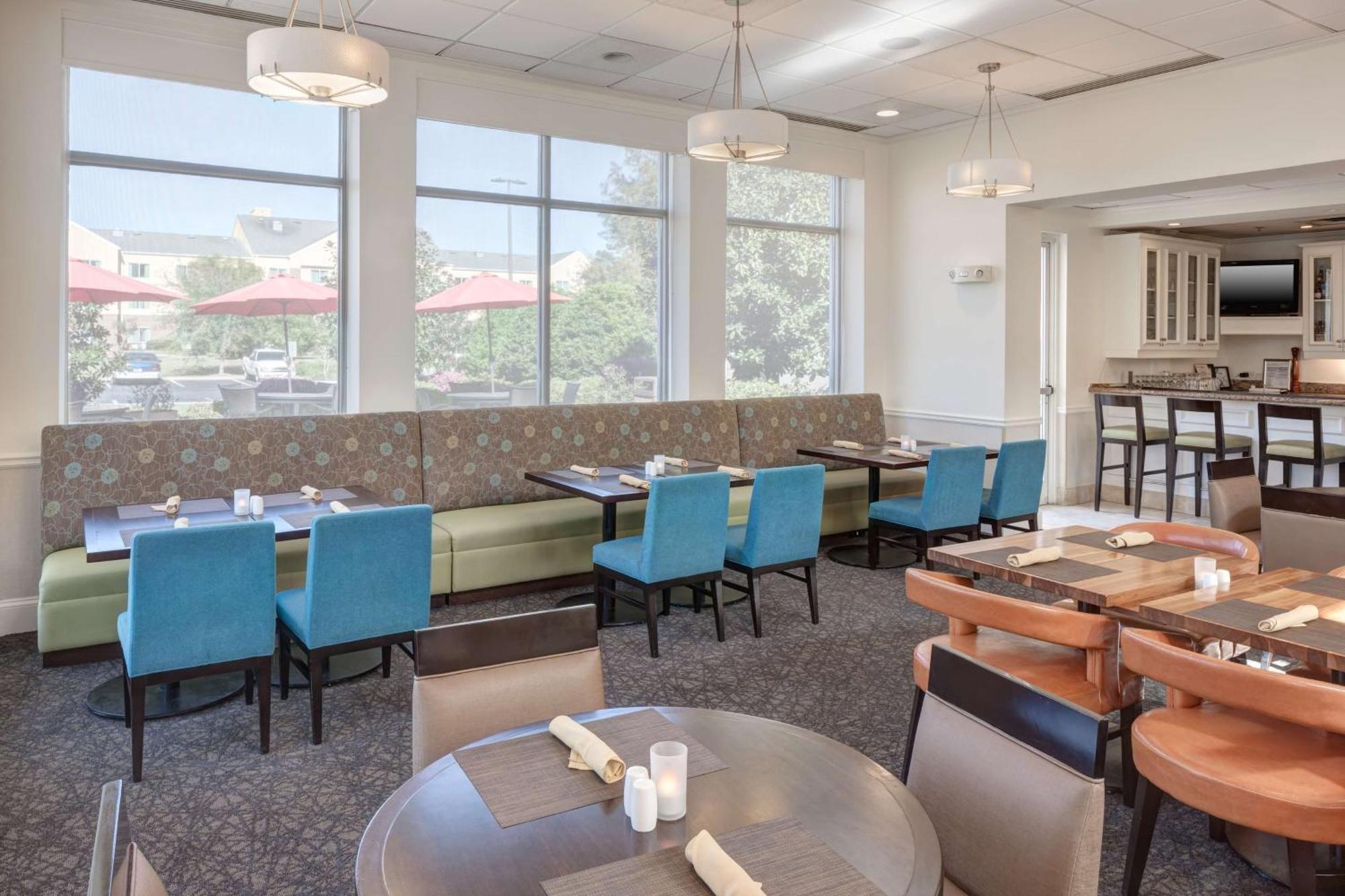 Hilton Garden Airport Hotel 3*