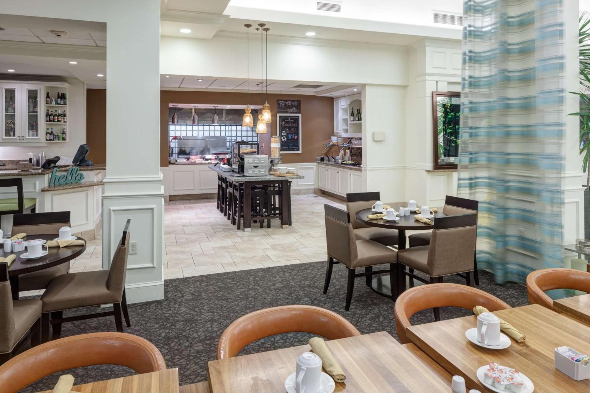 Hilton Garden Airport 3*