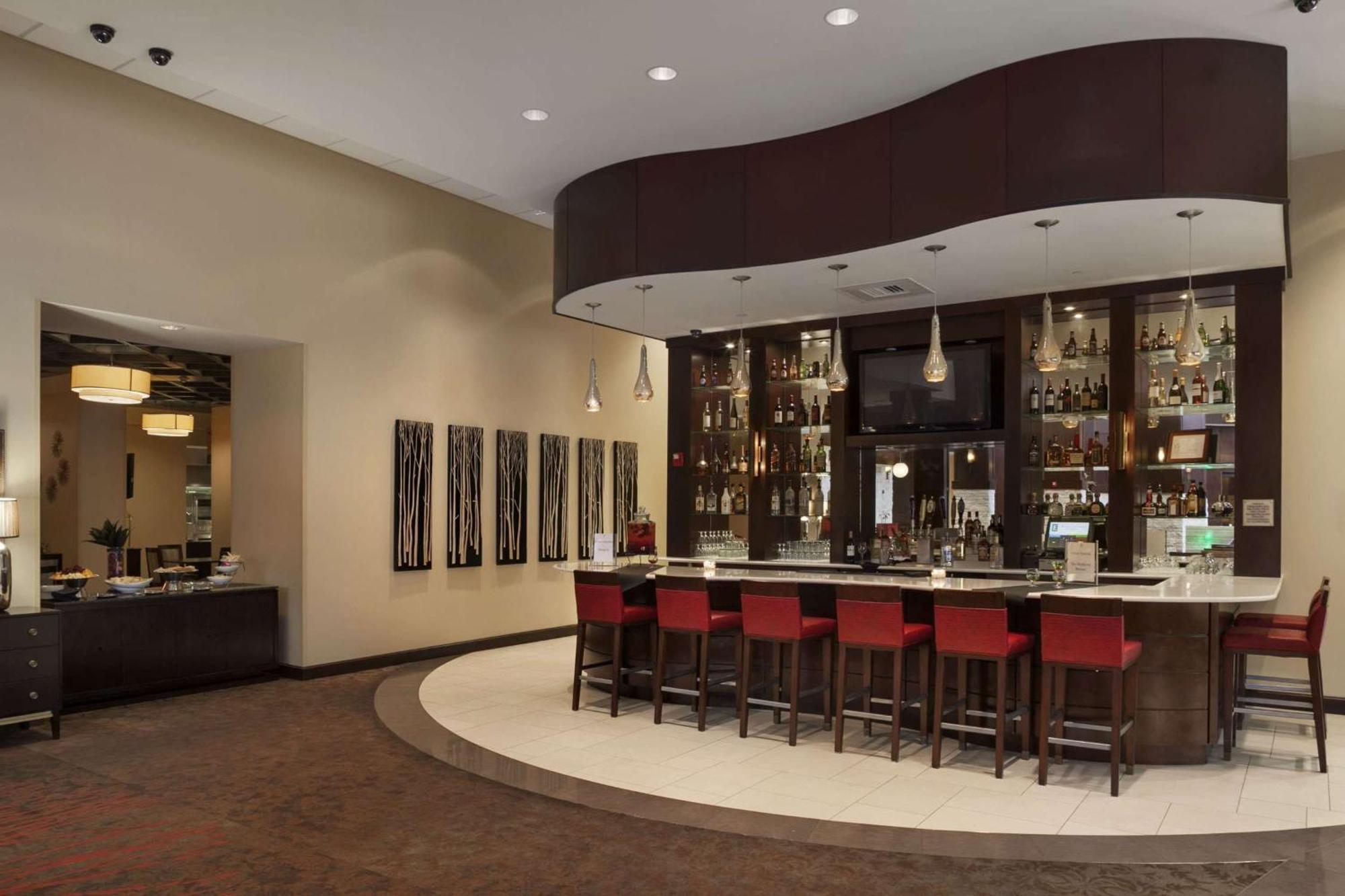 Hotel Embassy Airport