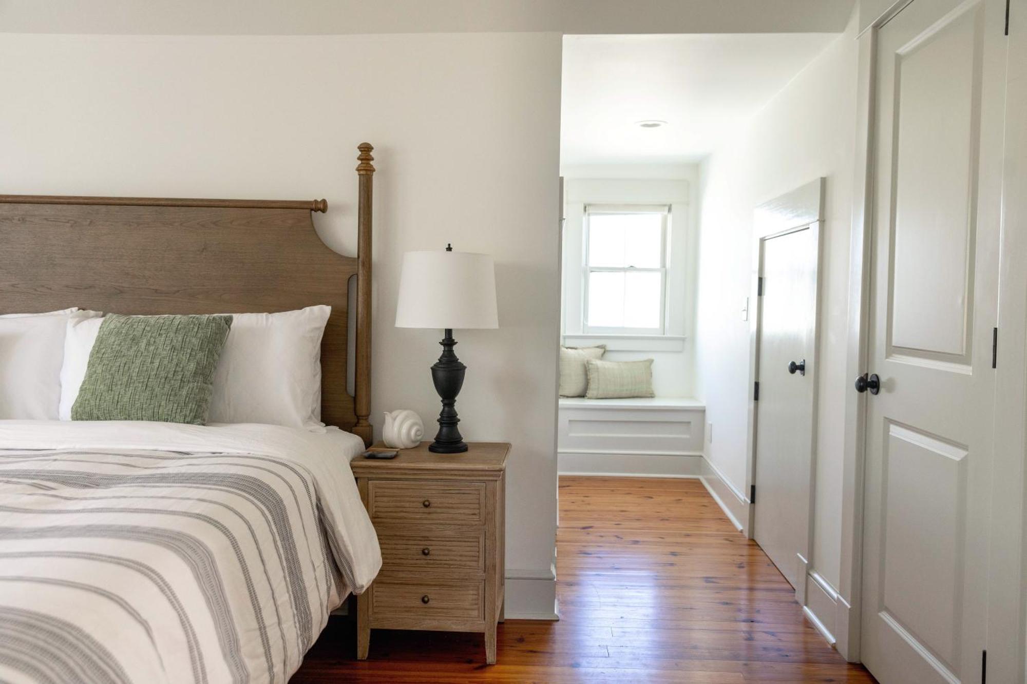 Apartment 2 King Bedrooms-Luxury On Historic Crawford Square *
