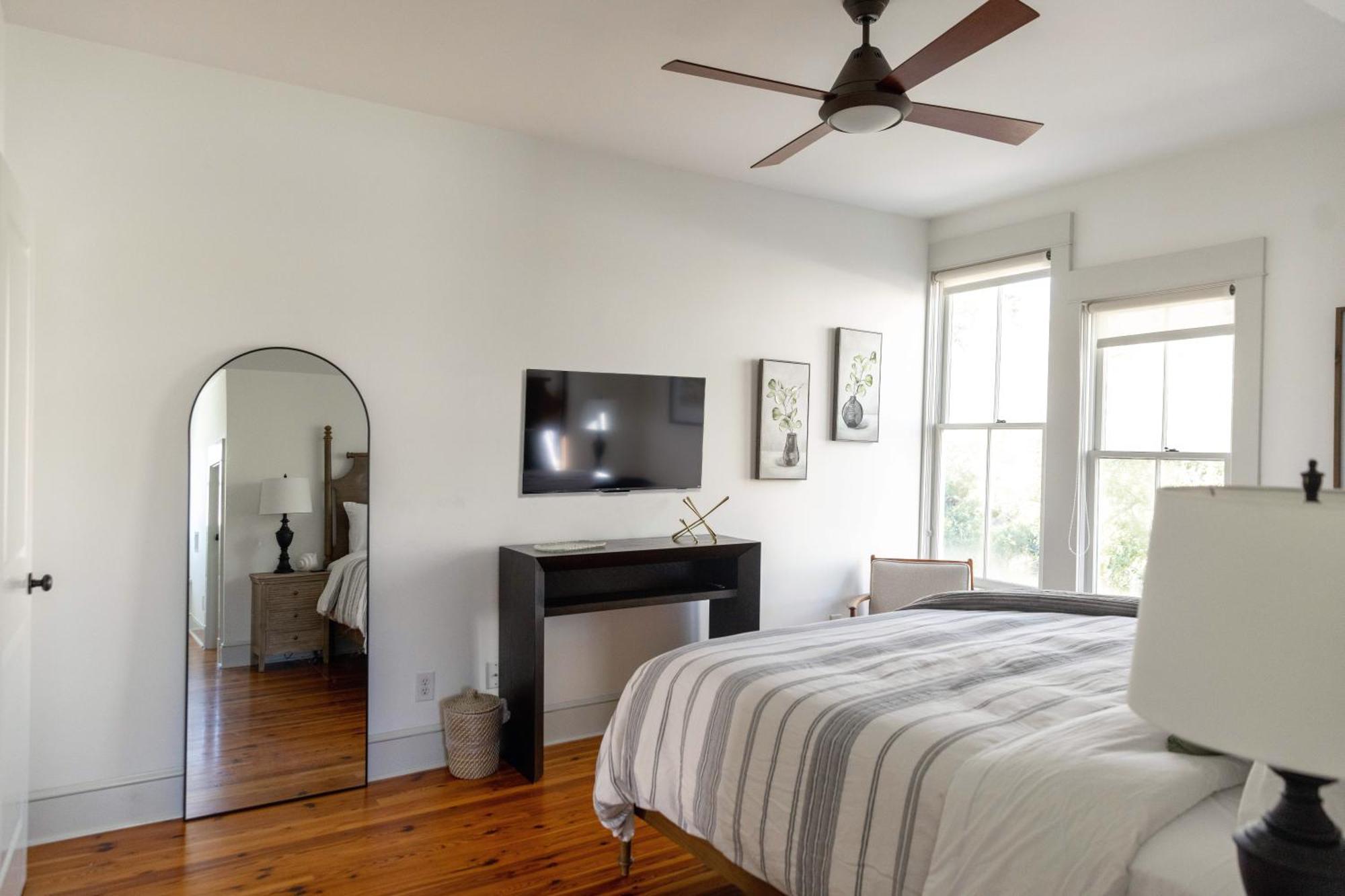 2 King Bedrooms-Luxury On Historic Crawford Square *