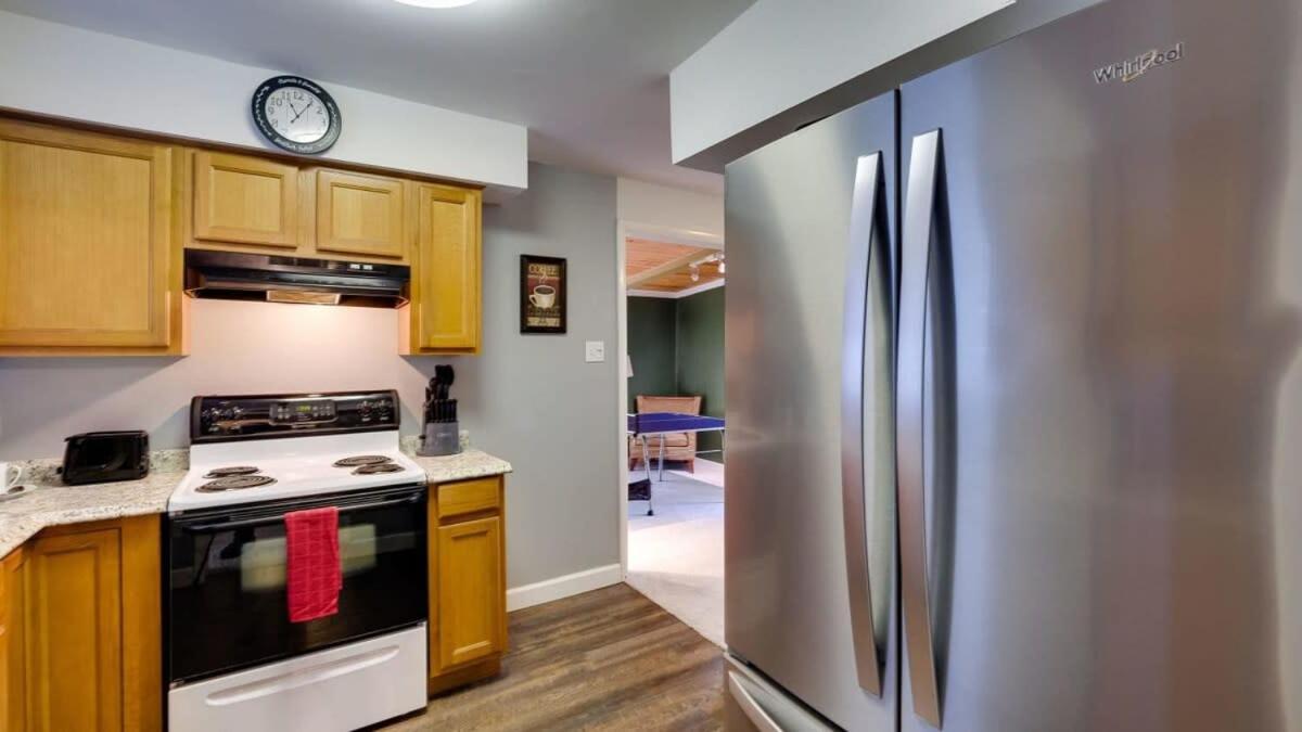Halcyon Hangout-mins To Downtown-ping Pong-pets Holiday home *