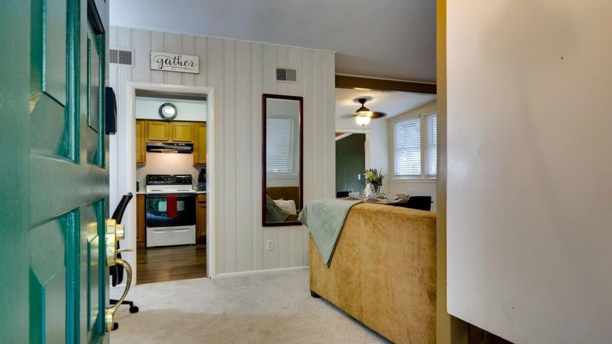 Holiday home Halcyon Hangout-mins To Downtown-ping Pong-pets Savannah