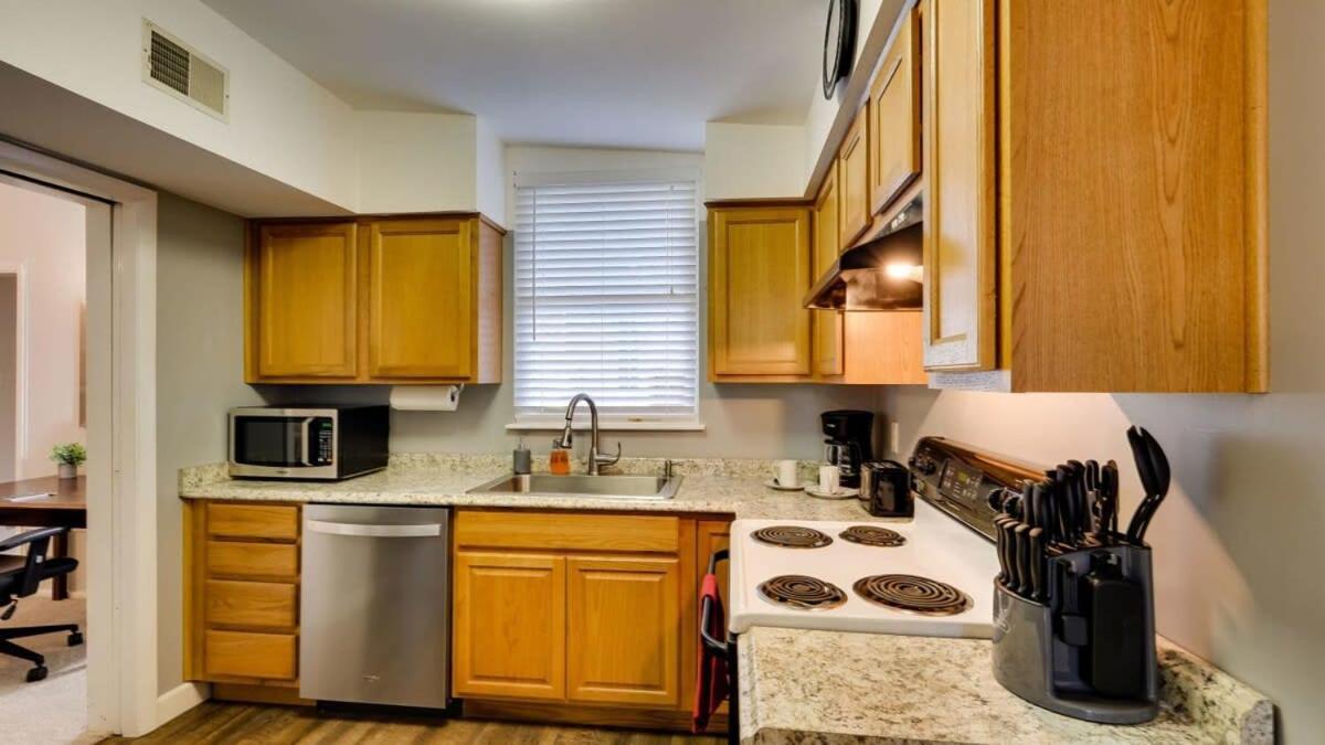 Holiday home Halcyon Hangout-mins To Downtown-ping Pong-pets *