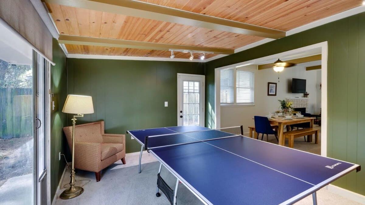 Holiday home Halcyon Hangout-mins To Downtown-ping Pong-pets Savannah