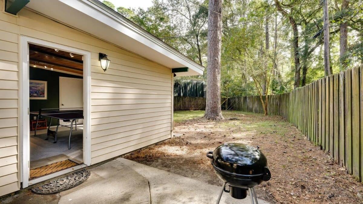 Halcyon Hangout-mins To Downtown-ping Pong-pets Holiday home Savannah