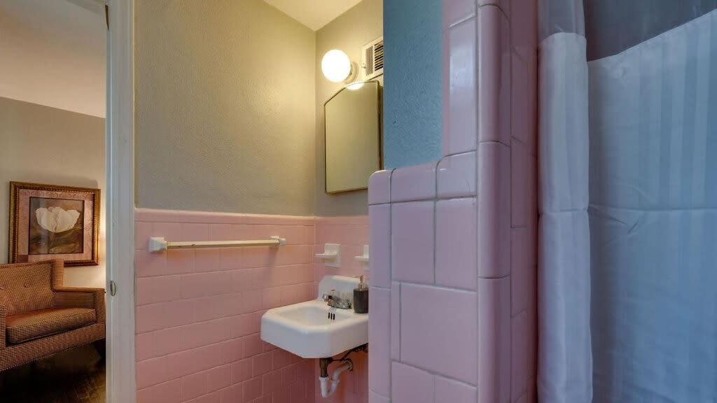 Retro Rainbow At Herb River-royal Aubergine #10 Holiday home *