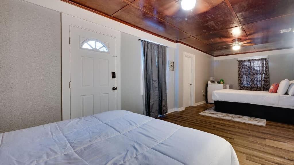 Holiday home Retro Rainbow At Herb River-royal Aubergine #10 Savannah