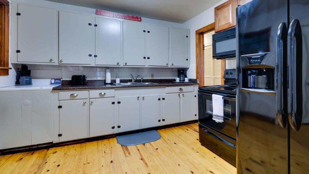 Retro Rainbow At Herb River-highlighter Hideaway #5 Holiday home