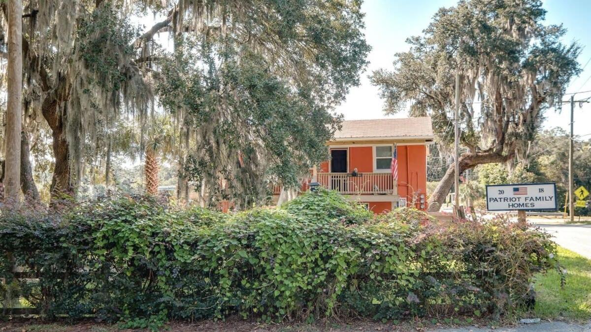 Apartment Retro Rainbow At Herb River- Orange Oasis #1