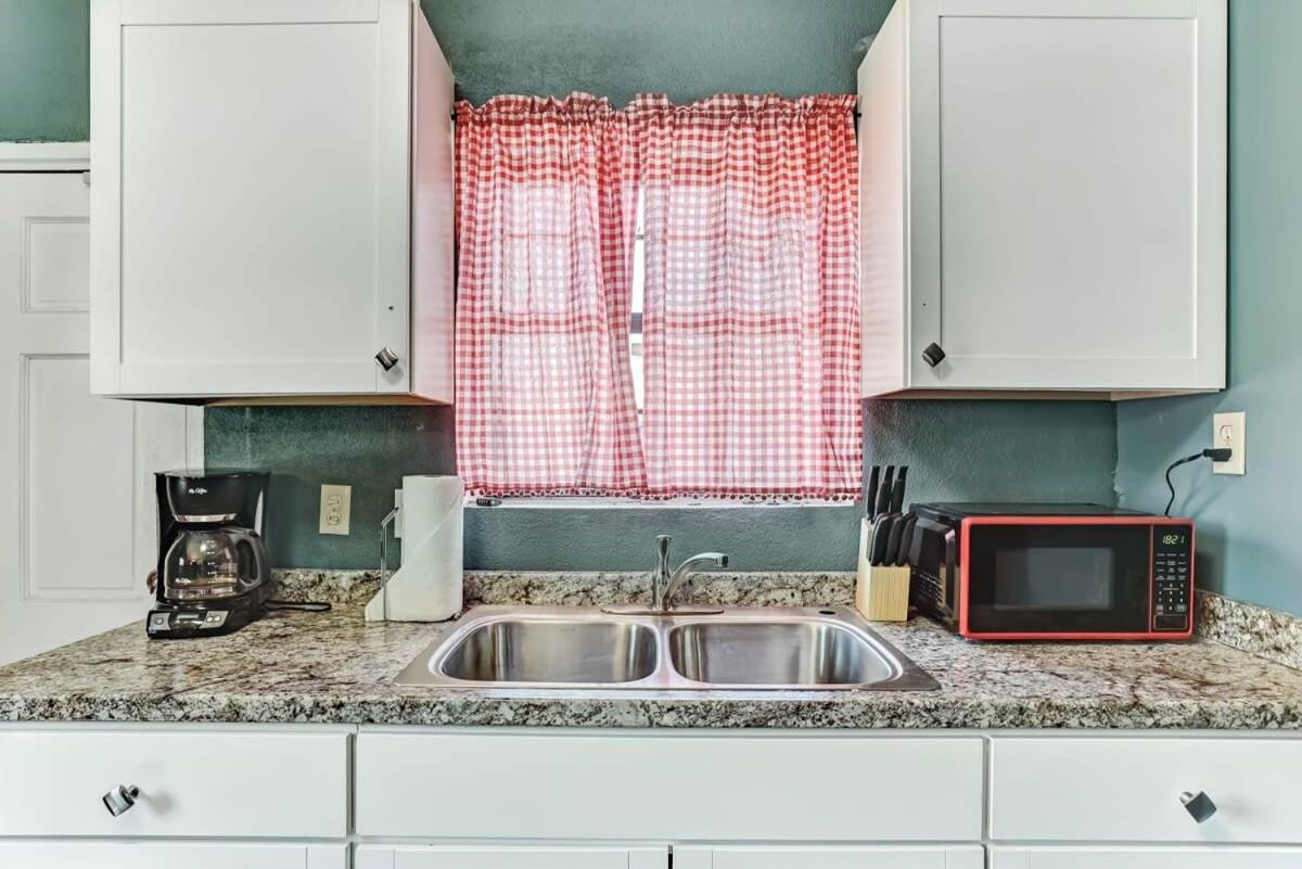 Retro Rainbow At Herb River-canary #11 Holiday home *