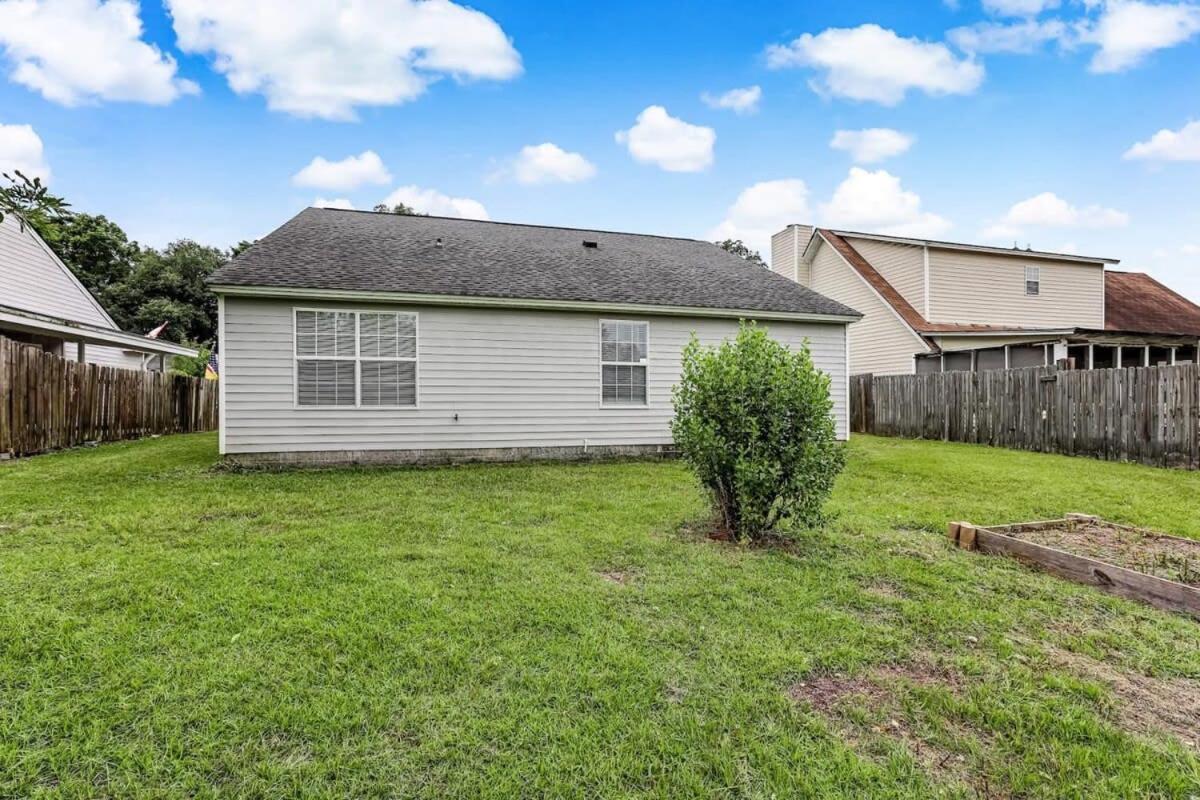 Fenced Yard Lovely At Laurelwood