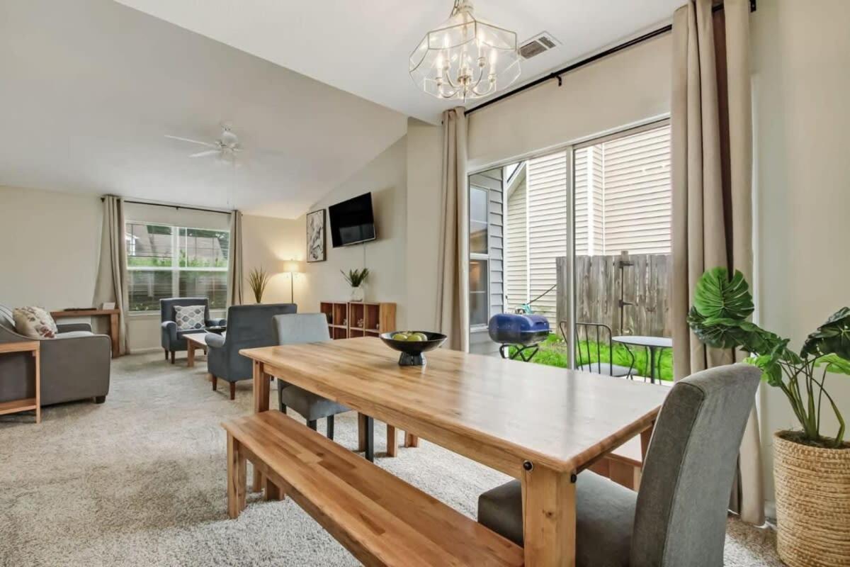 Holiday home Fenced Yard Lovely At Laurelwood Savannah