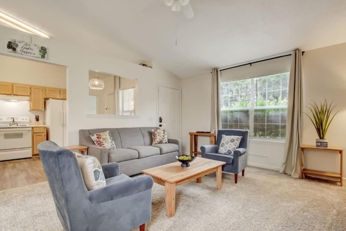 Fenced Yard Lovely At Laurelwood Holiday home