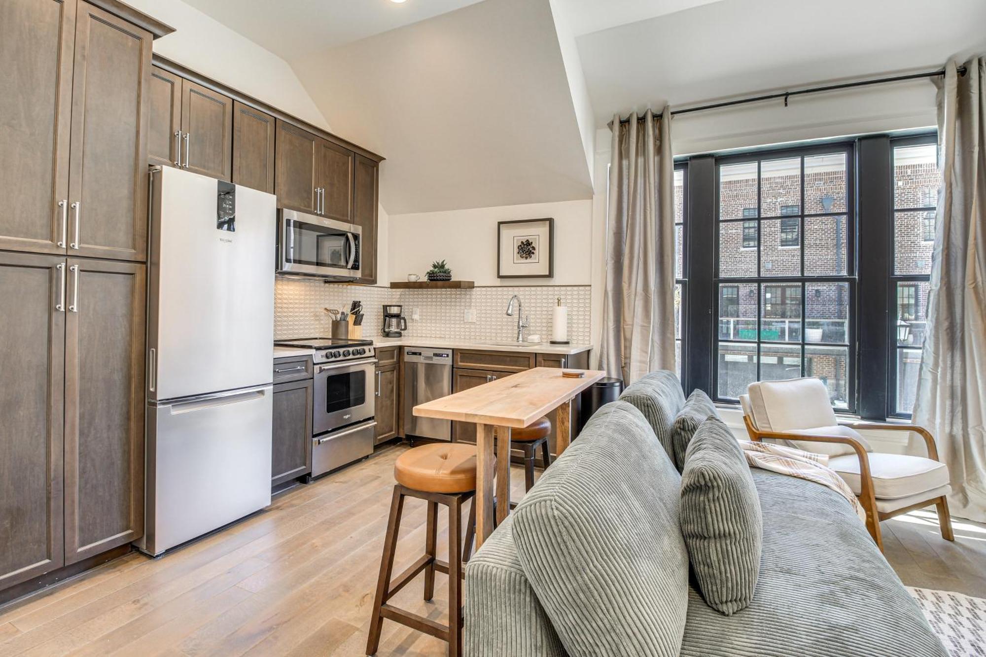 Lovely 1 Mi To Historic District! Apartment Savannah