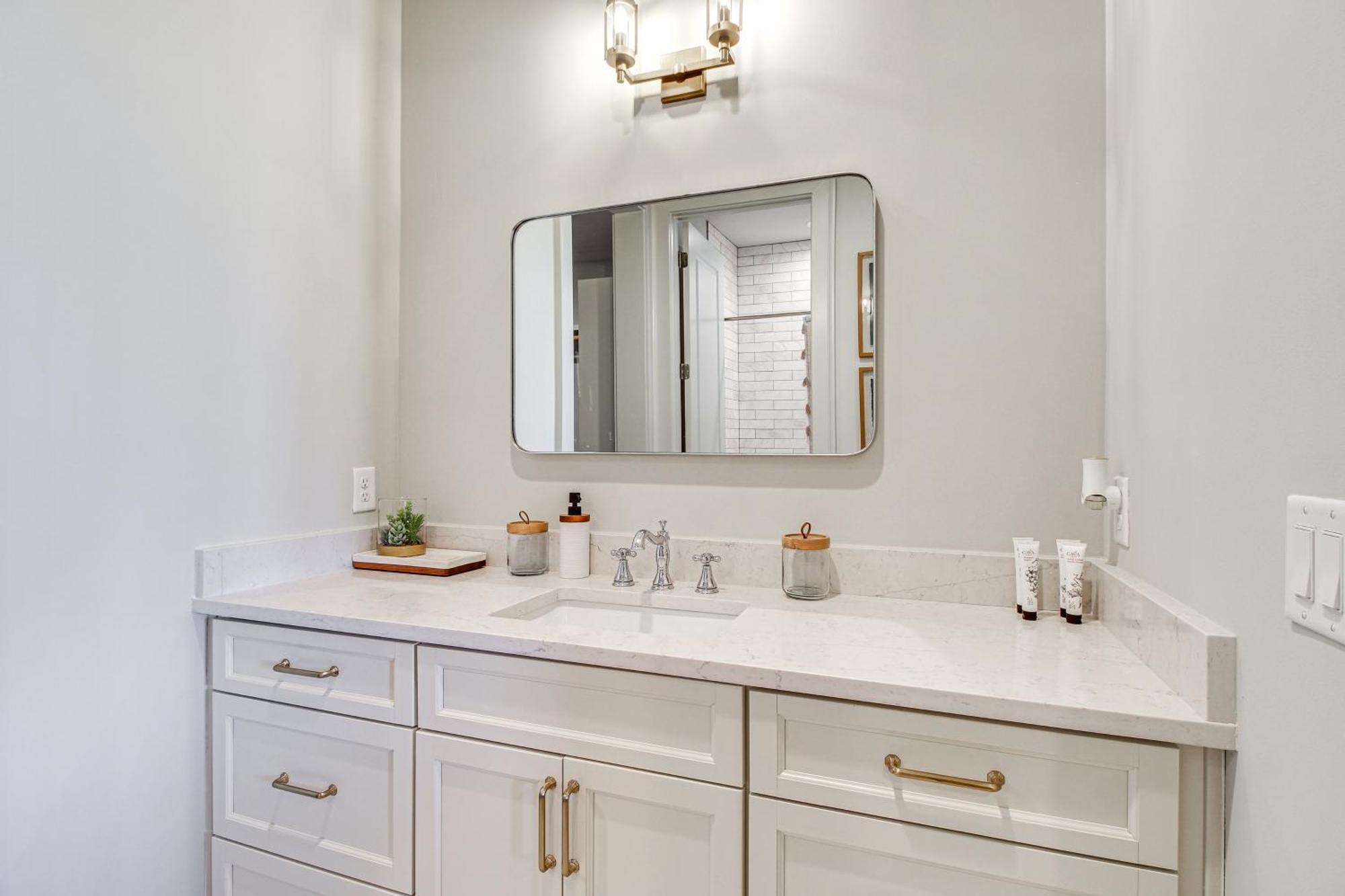 Idyllic With River Views! Apartment Savannah