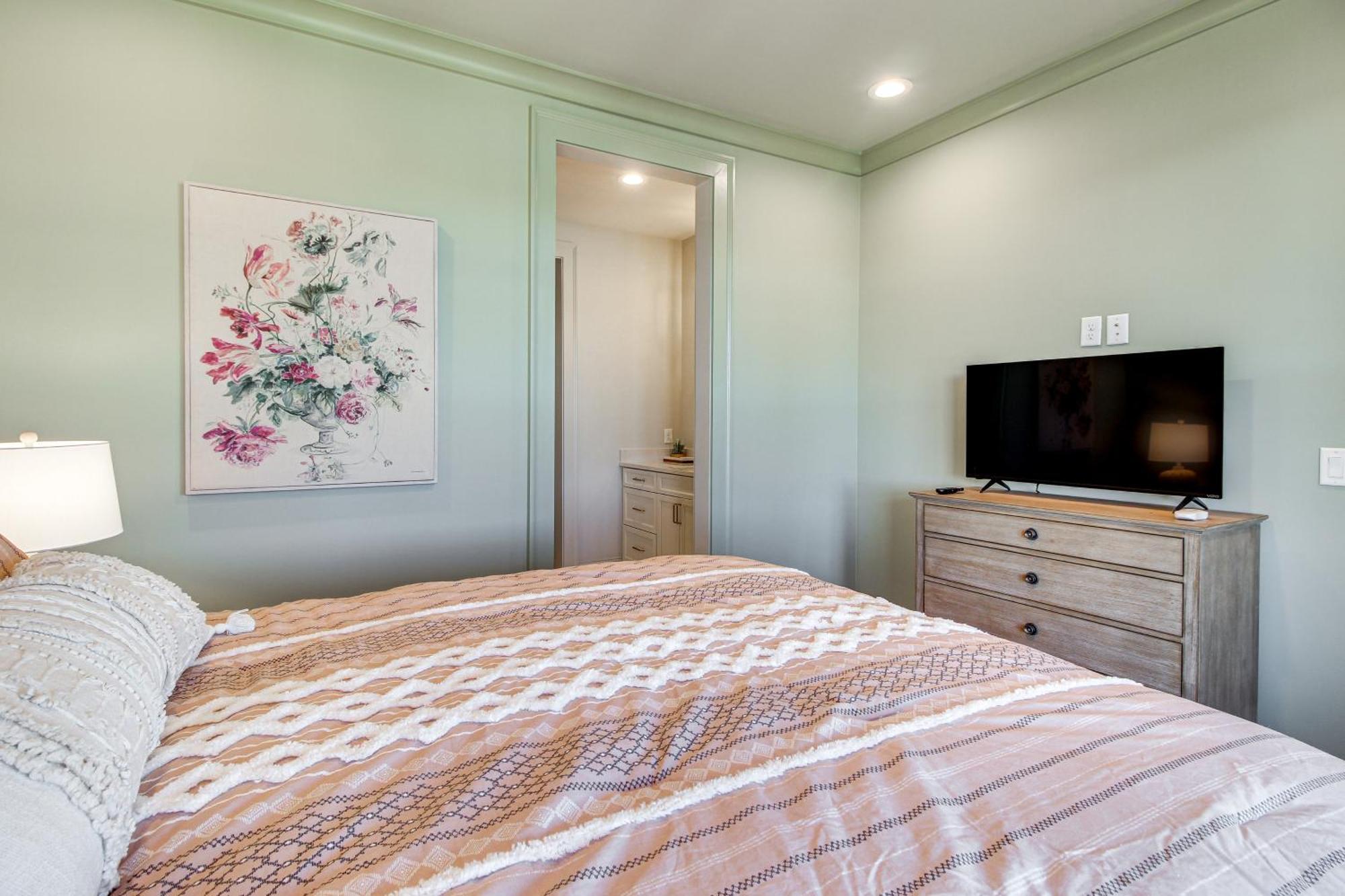 Idyllic With River Views! Savannah