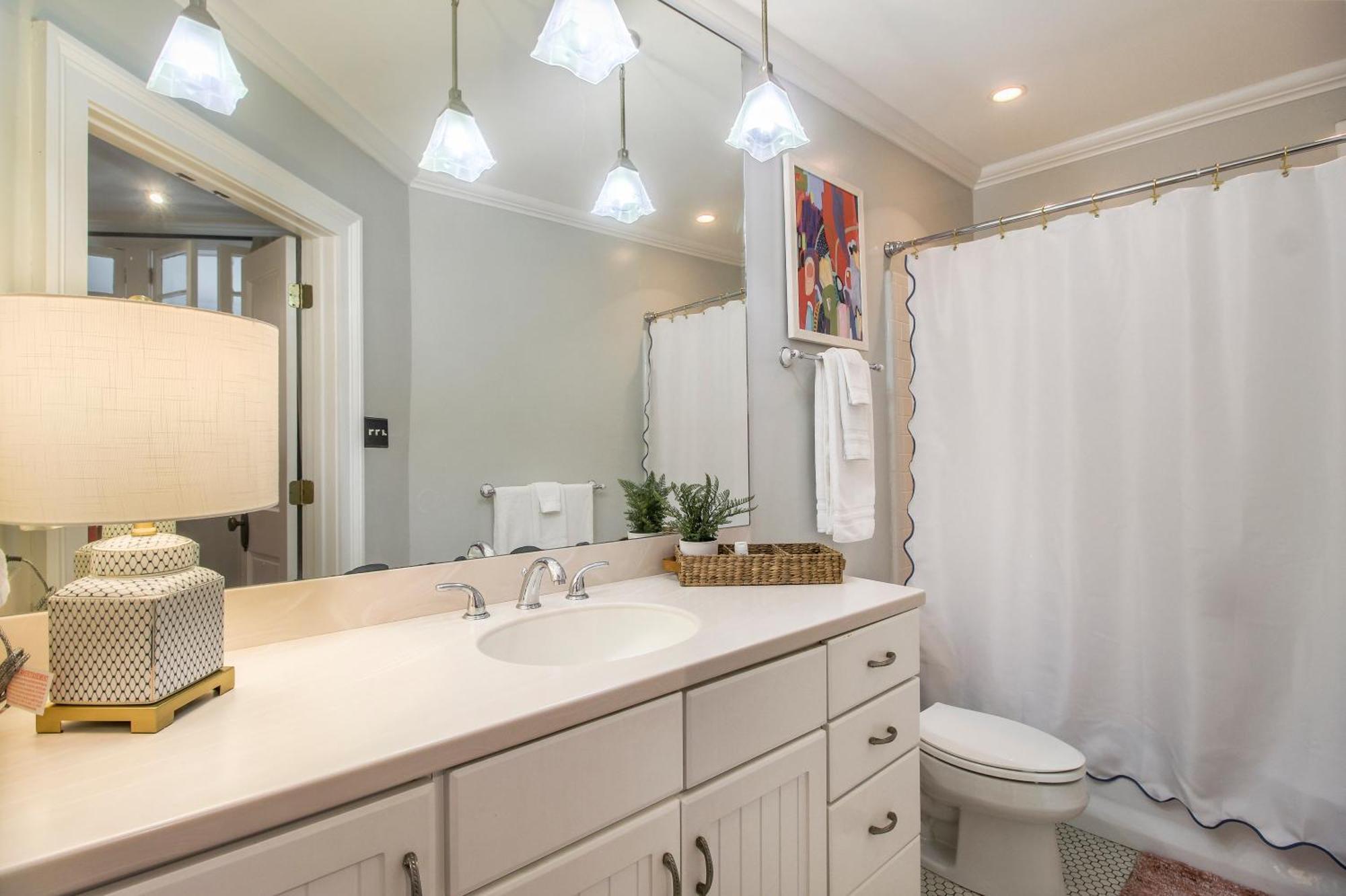 Walk To It In Downtown, Double King Beds Apartment *