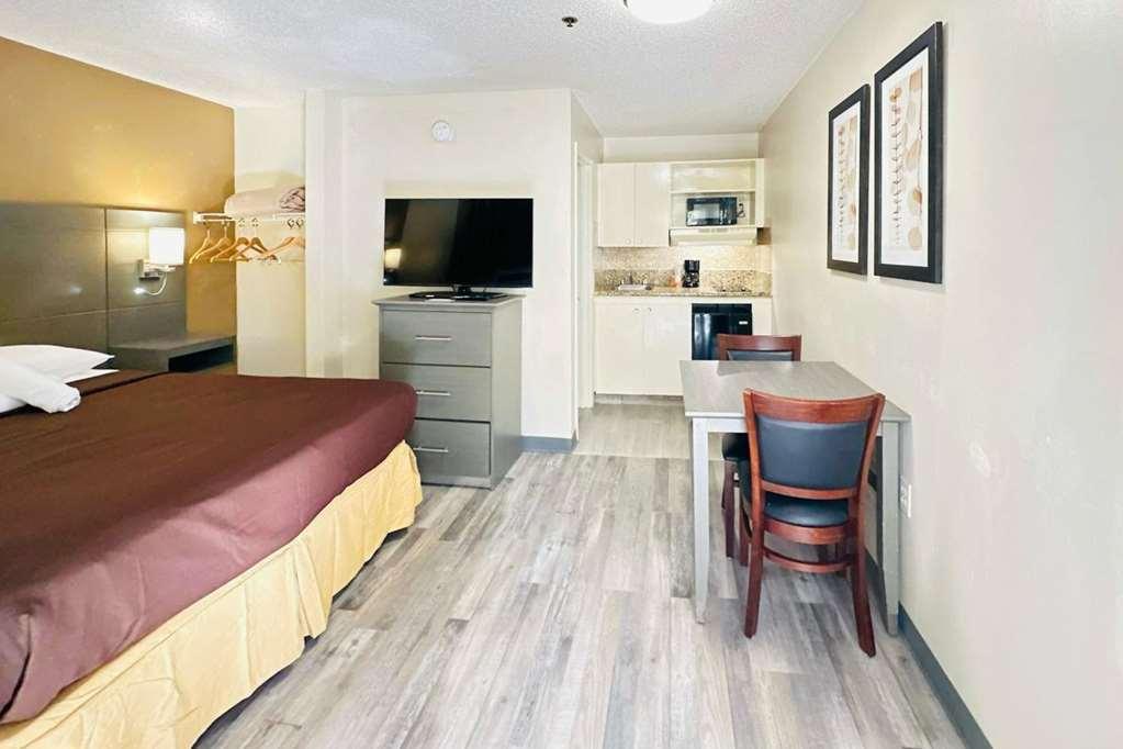 Suburban Abercorn 2* Savannah