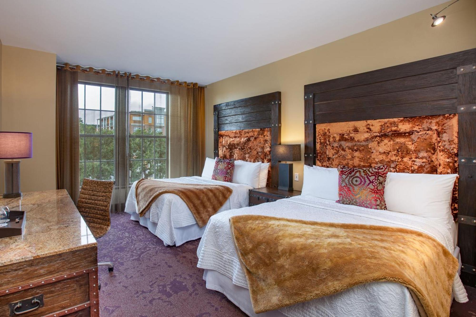 Hotel The Bohemian Riverfront, Autograph Collection