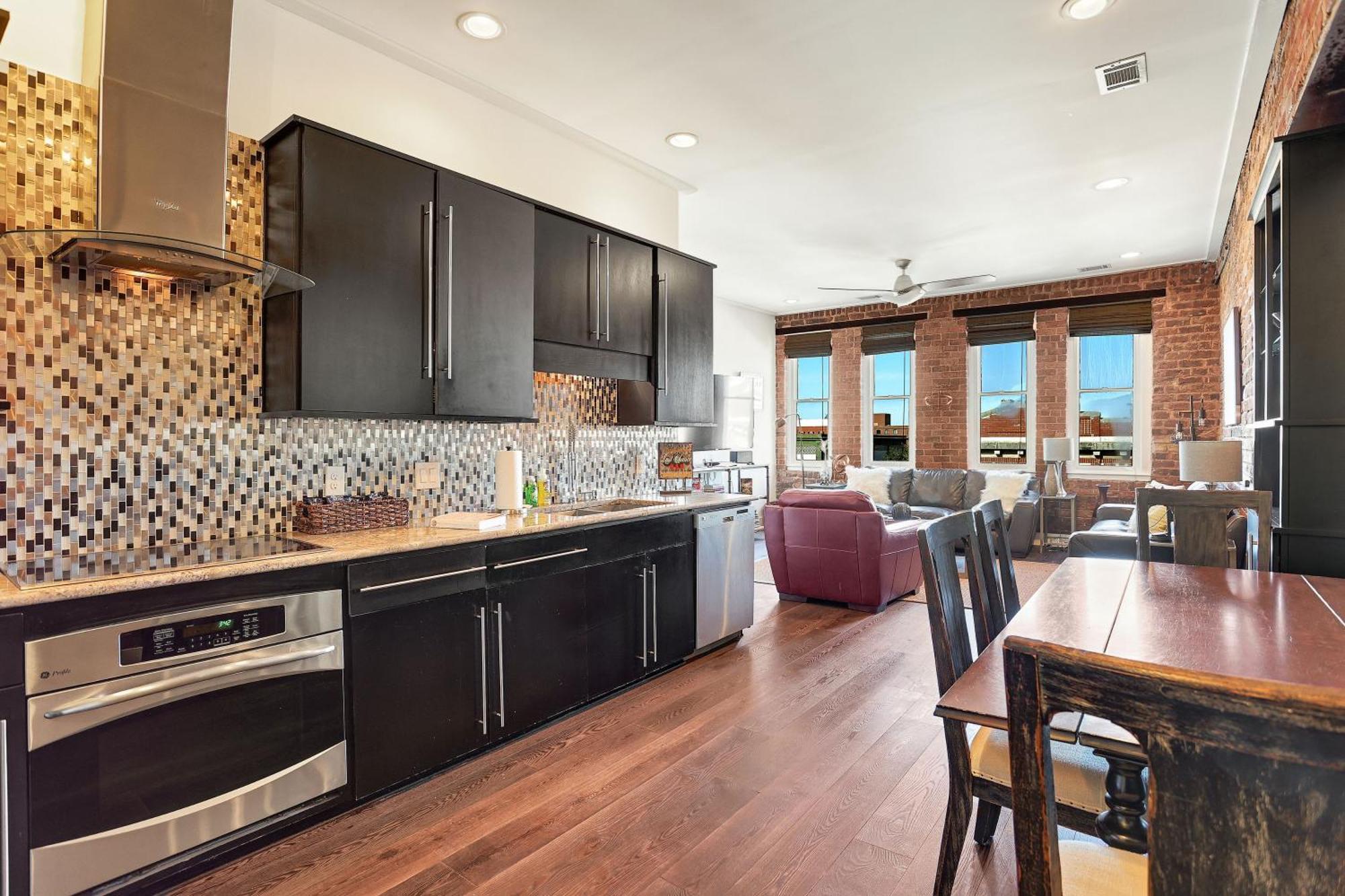 Corner View Broughton Penthouse With Free Reserved Parking