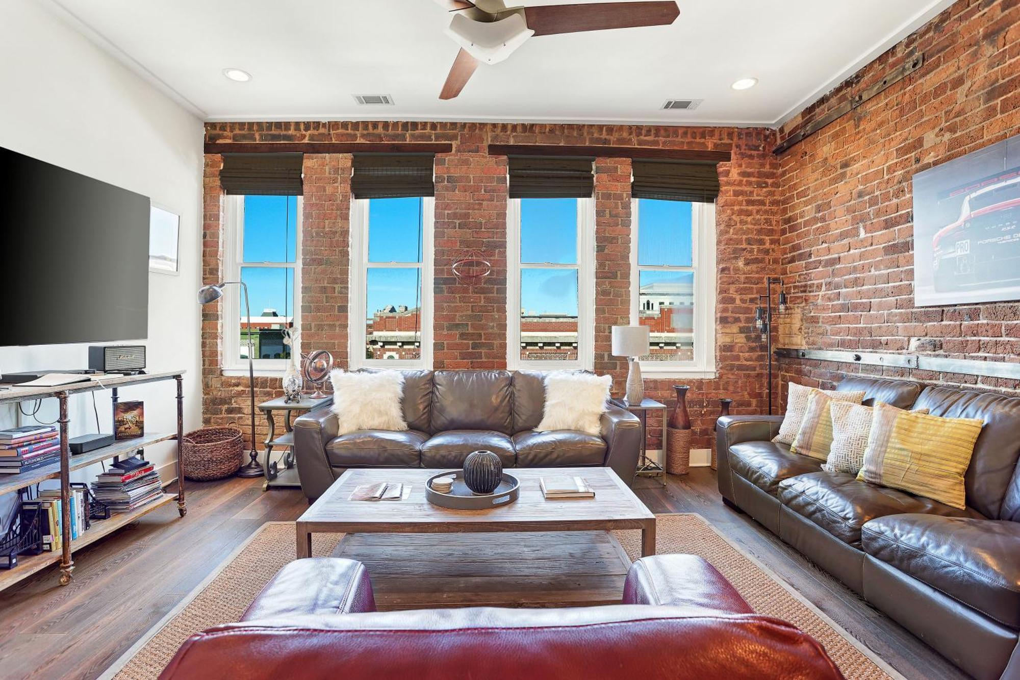 Corner View Broughton Penthouse With Free Reserved Parking * Savannah