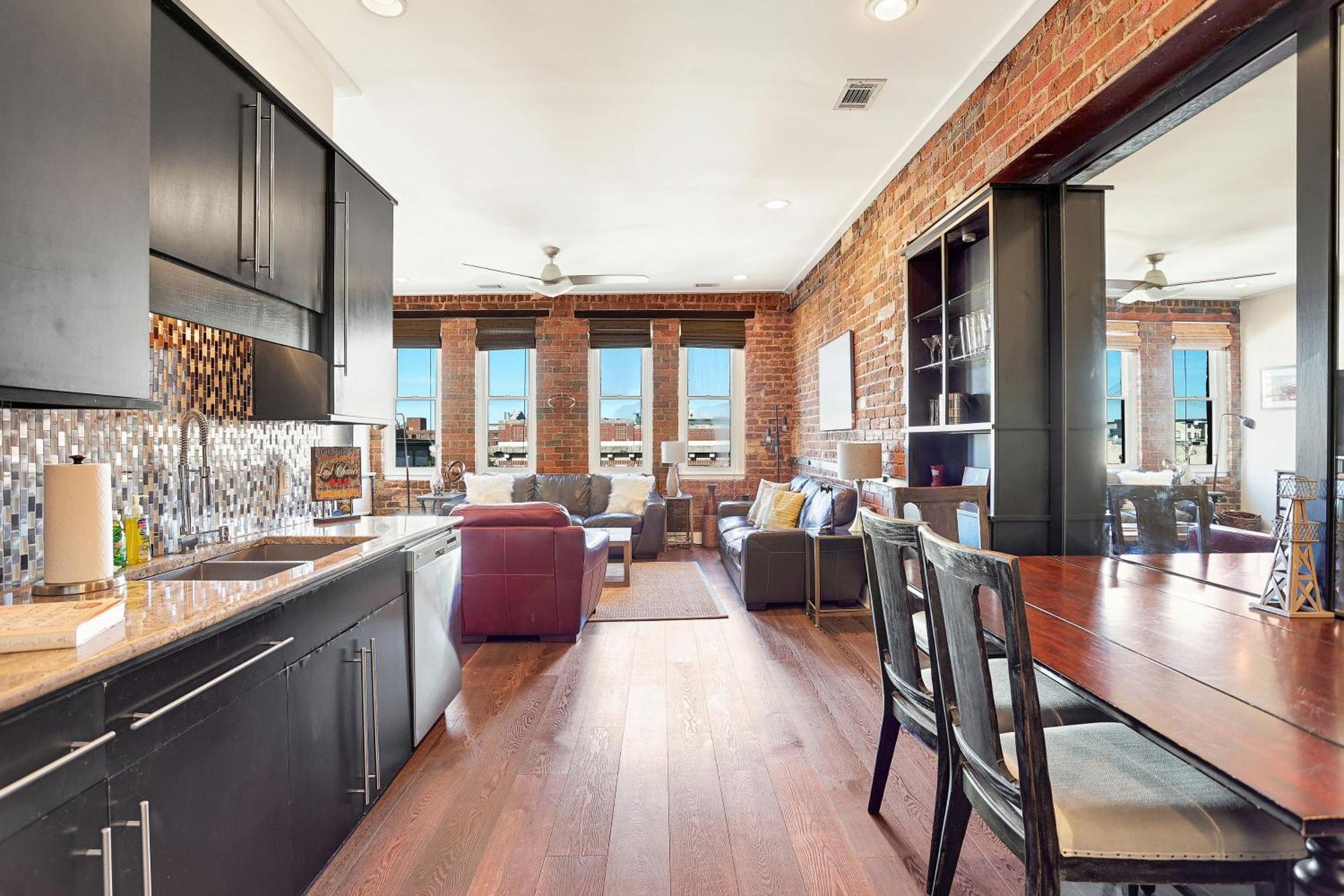 Corner View Broughton Penthouse With Free Reserved Parking