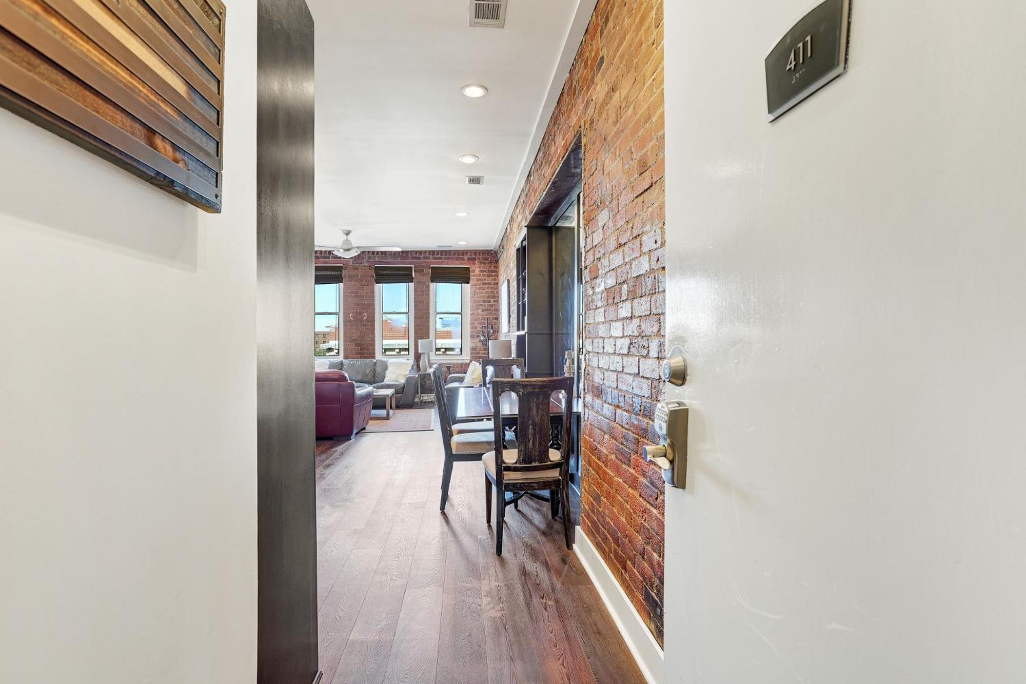 Corner View Broughton Penthouse With Free Reserved Parking Apartment *