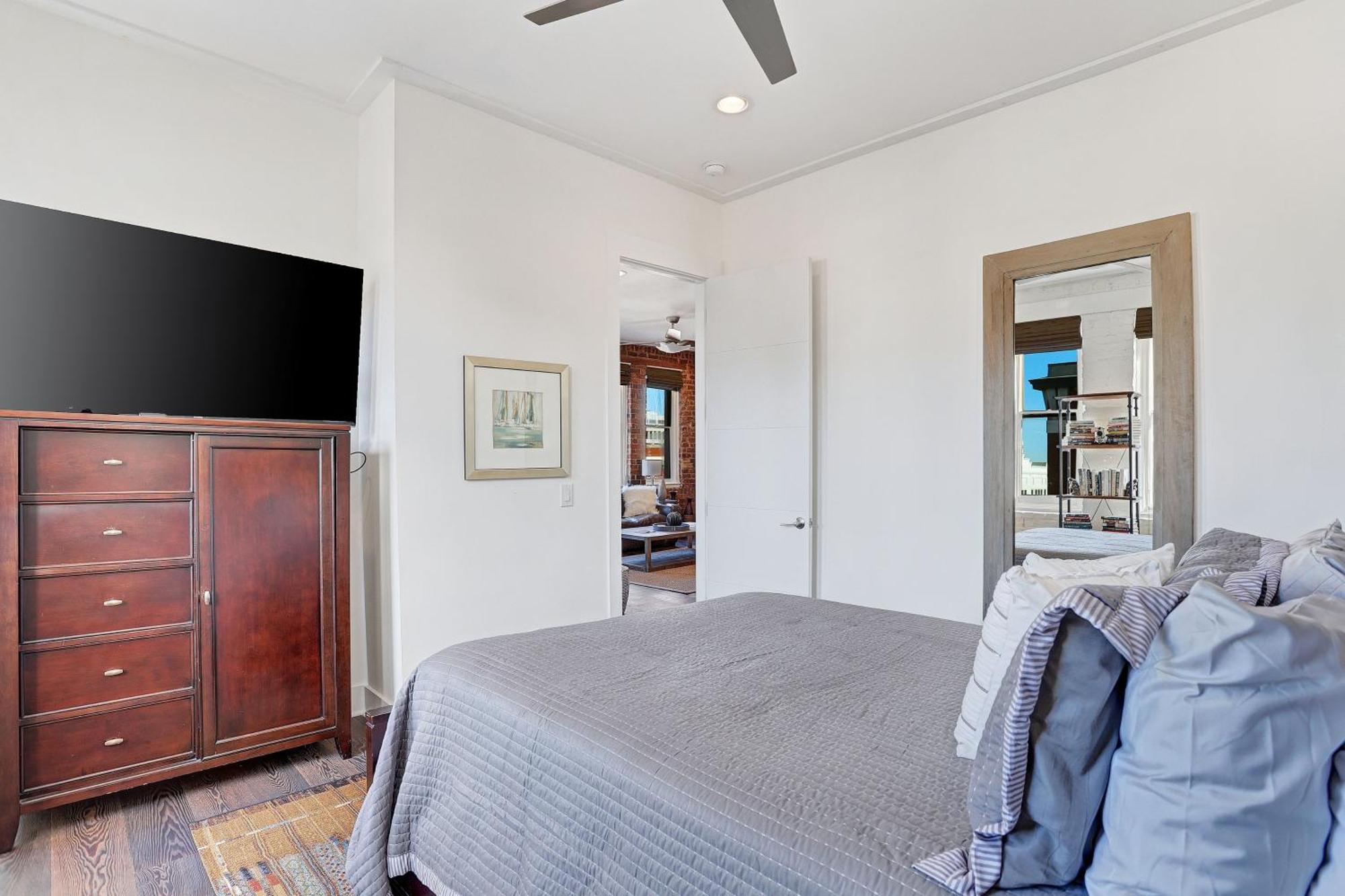 Corner View Broughton Penthouse With Free Reserved Parking Apartment