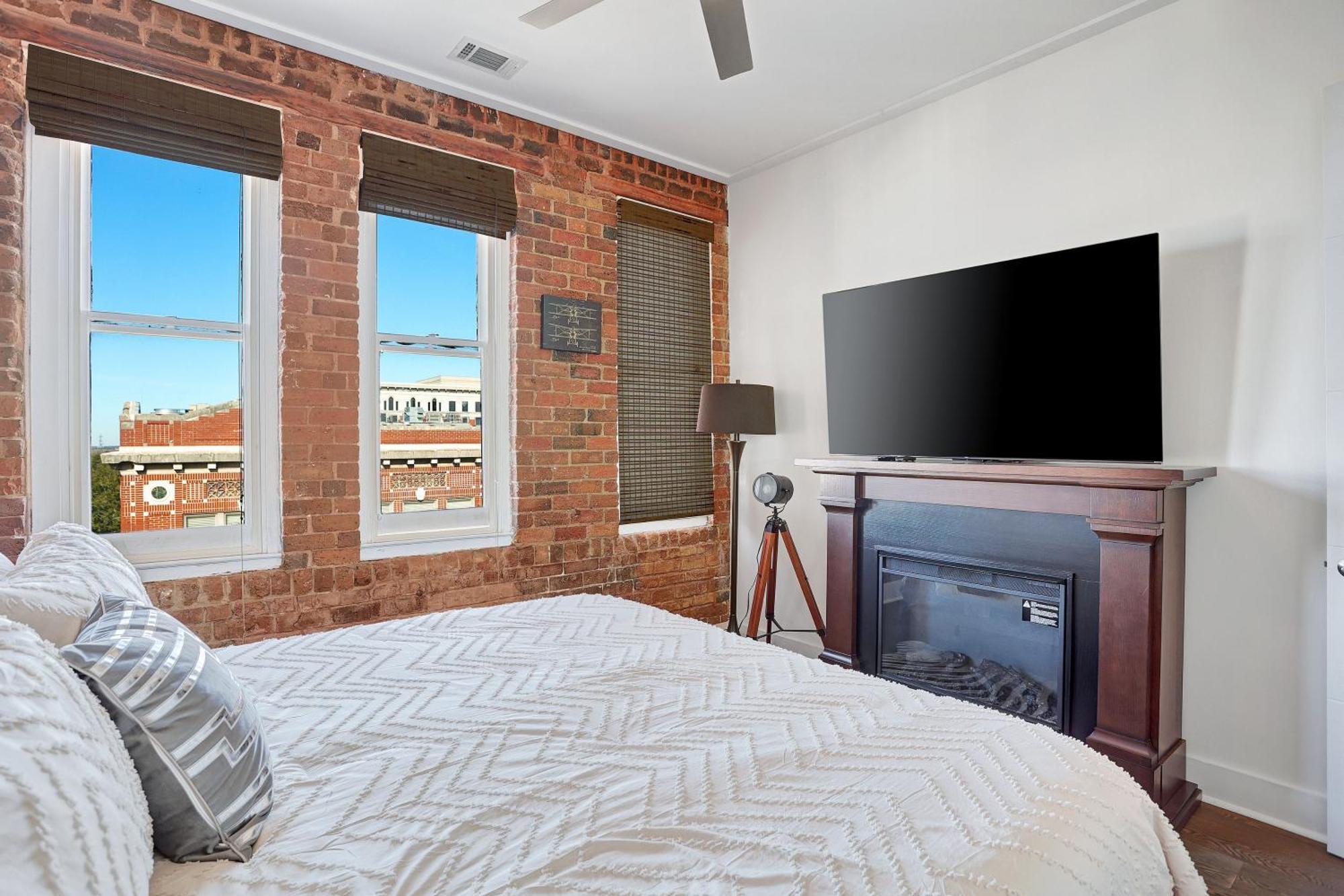 Apartment Corner View Broughton Penthouse With Free Reserved Parking