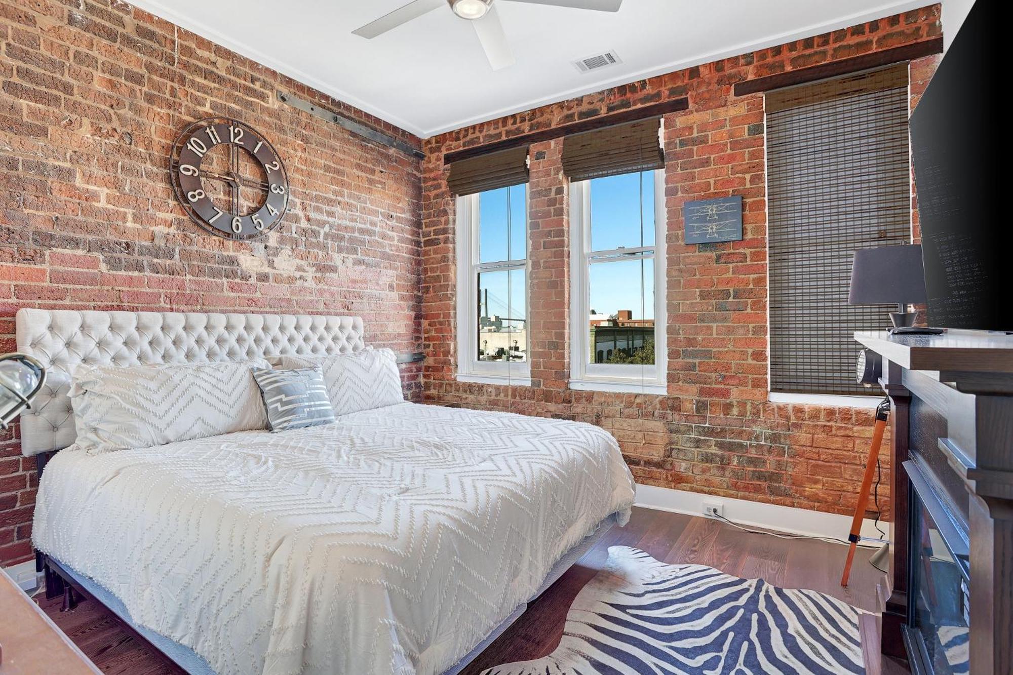 Corner View Broughton Penthouse With Free Reserved Parking Apartment