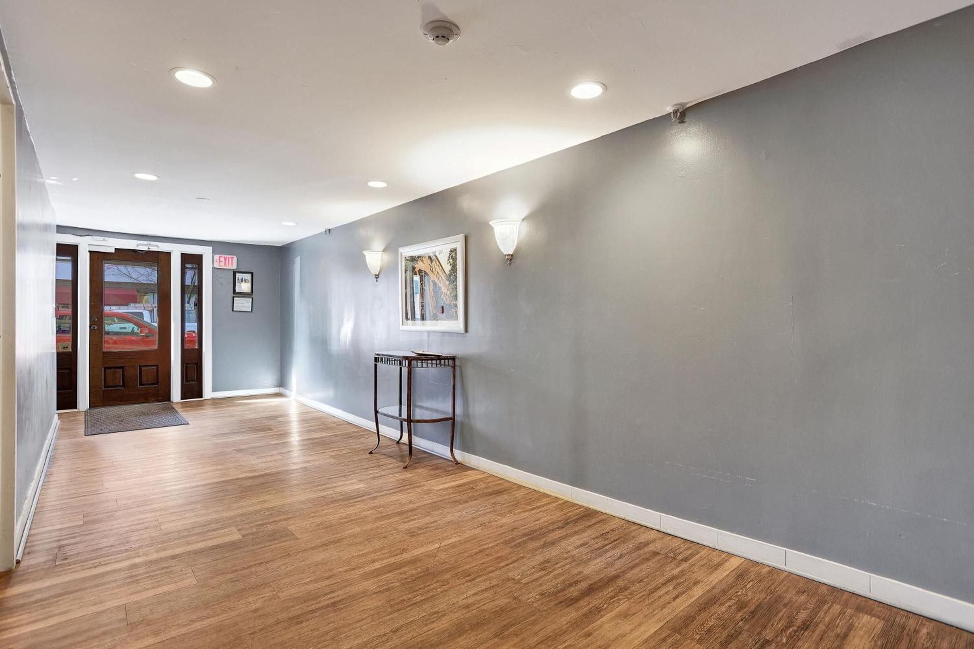 Corner View Broughton Penthouse With Free Reserved Parking Apartment Savannah
