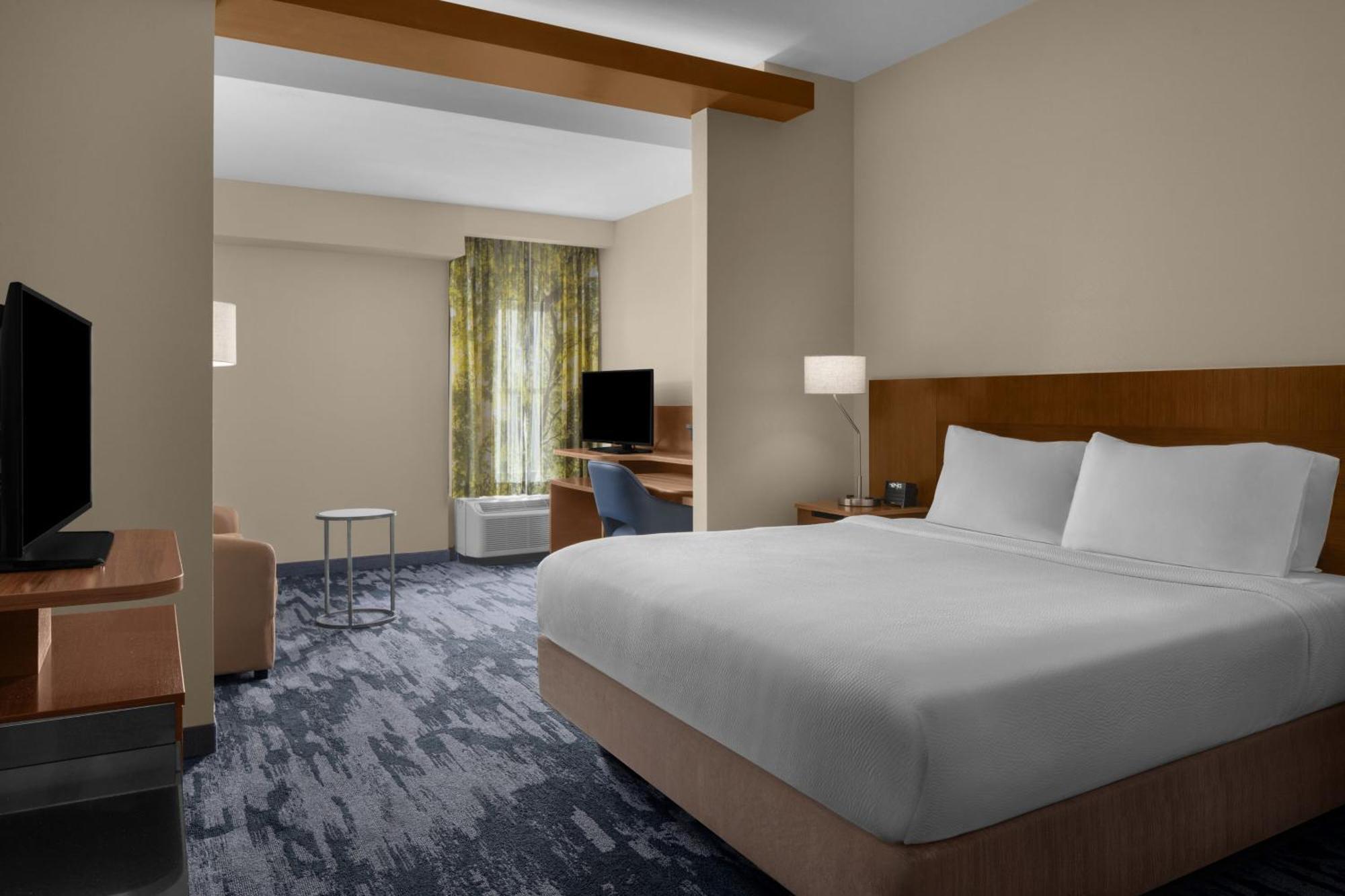 Fairfield & By Marriott Downtown Historic District Hotel Savannah