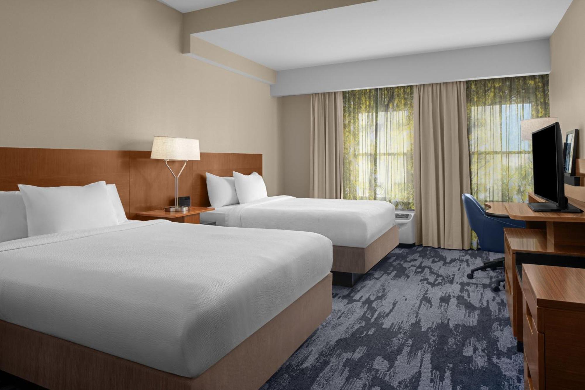 Fairfield & By Marriott Downtown Historic District 3* Savannah