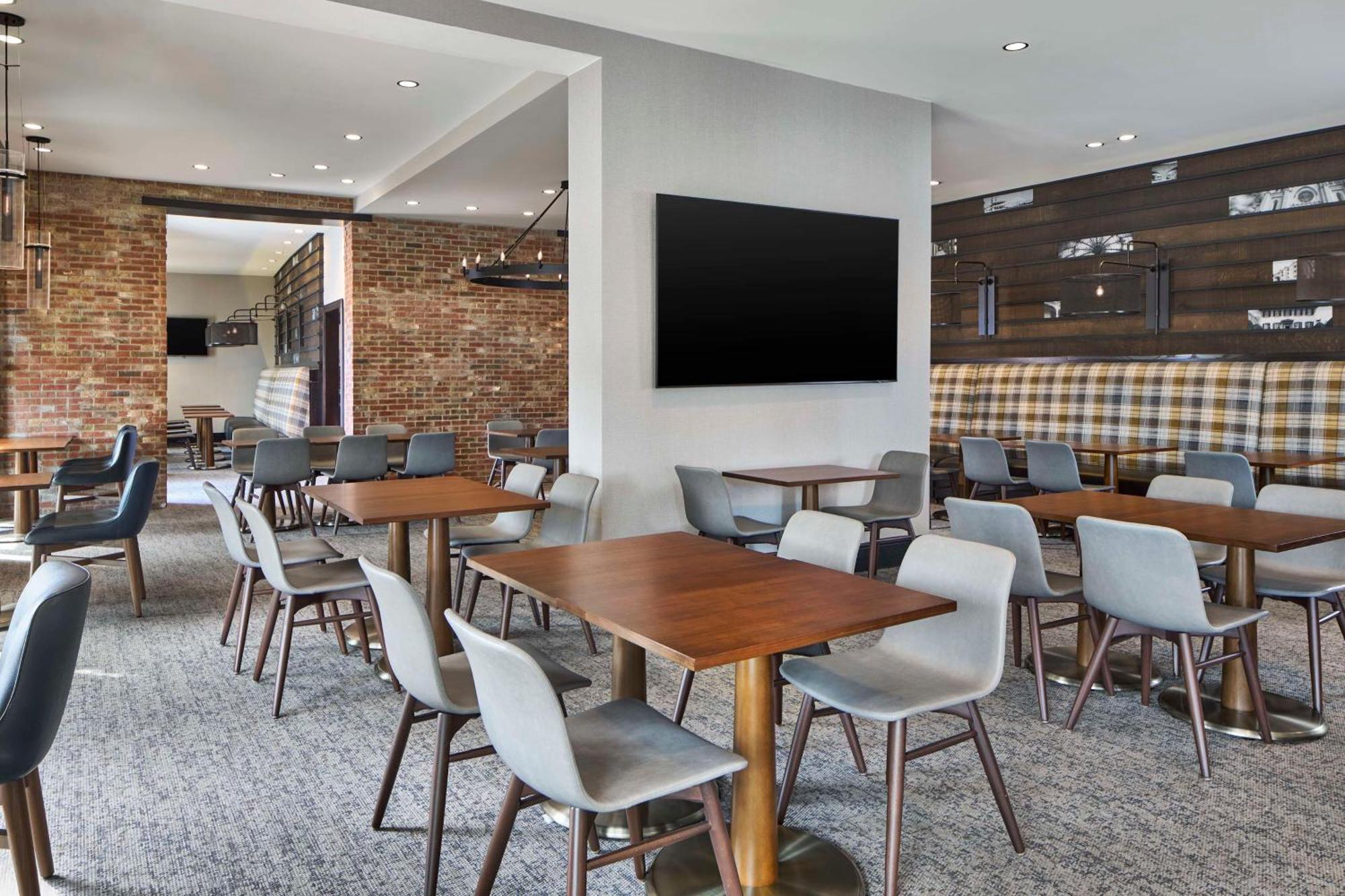 Homewood Historic District/riverfront 3* Savannah