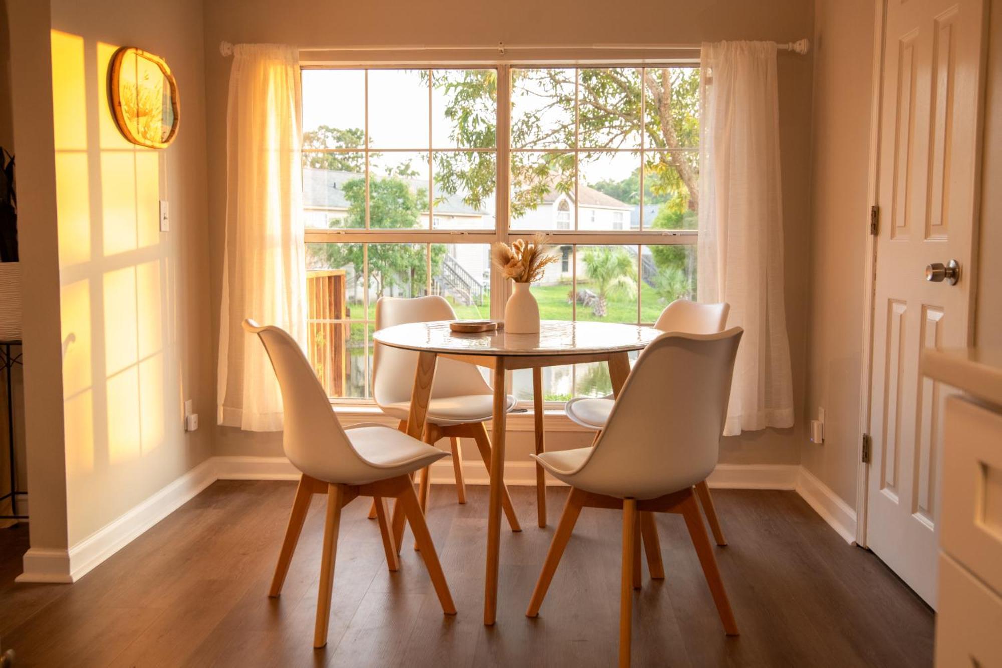 Holiday home Lakefront Retreat Near Tybee With King Bed And Free Parking Savannah