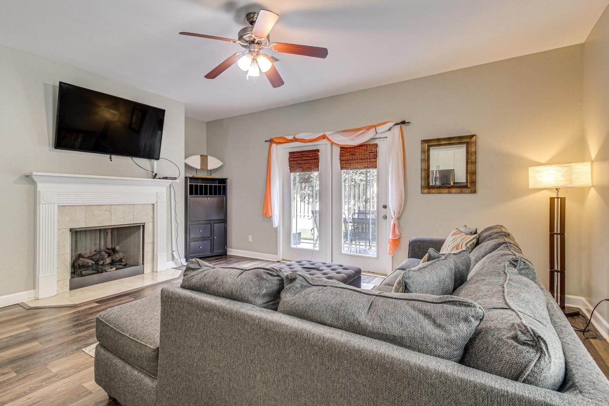 Spacious Pooler With Family-friendly Perks *