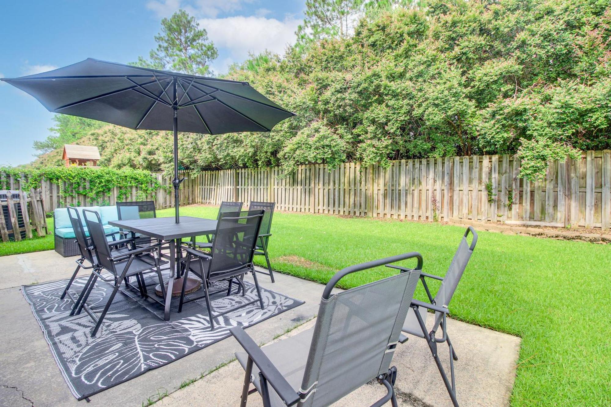 Spacious Pooler With Family-friendly Perks Holiday home