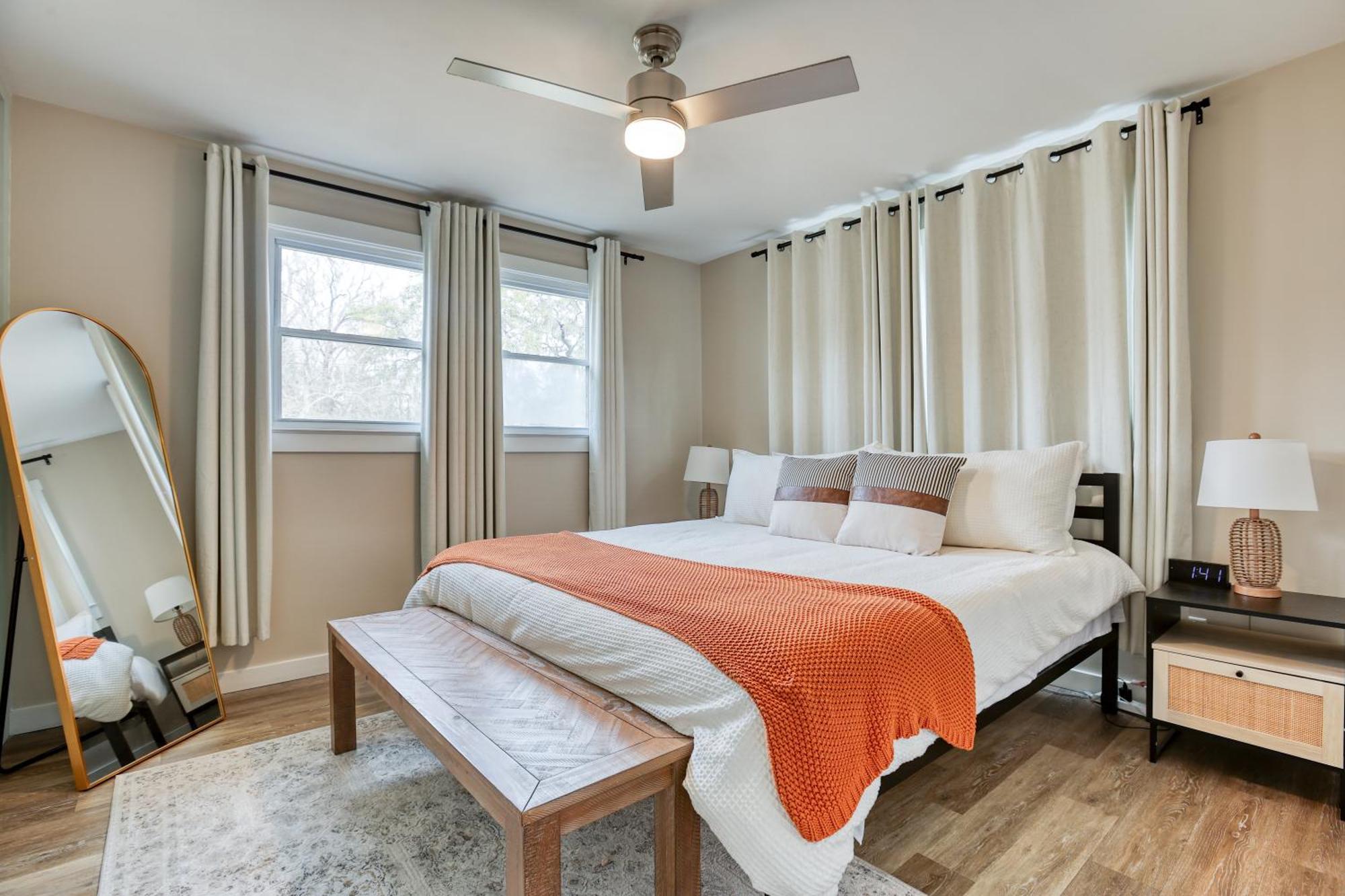 The Mariners Rest, Near Downtown, Coastal Charm