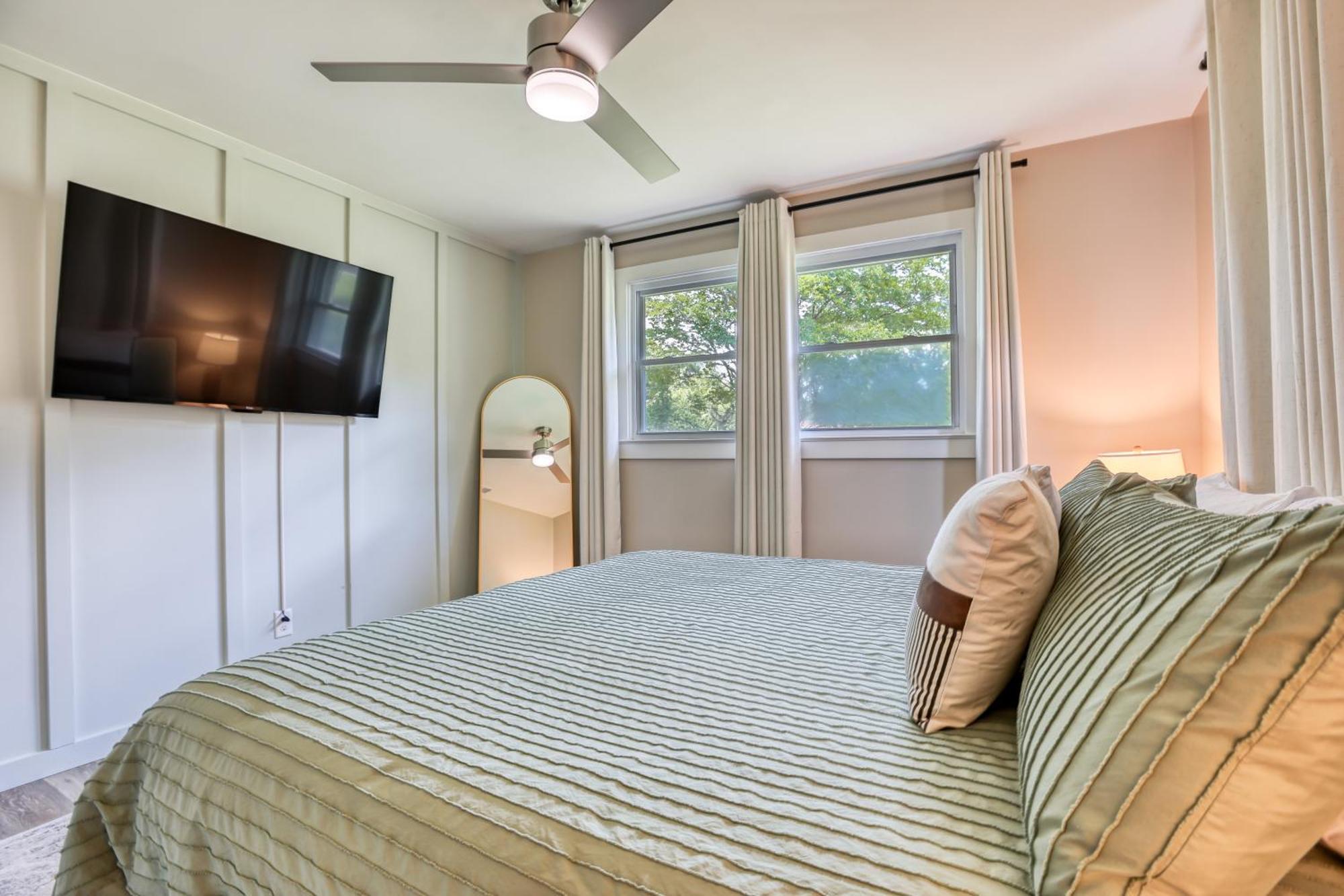 The Mariners Rest, Near Downtown, Coastal Charm