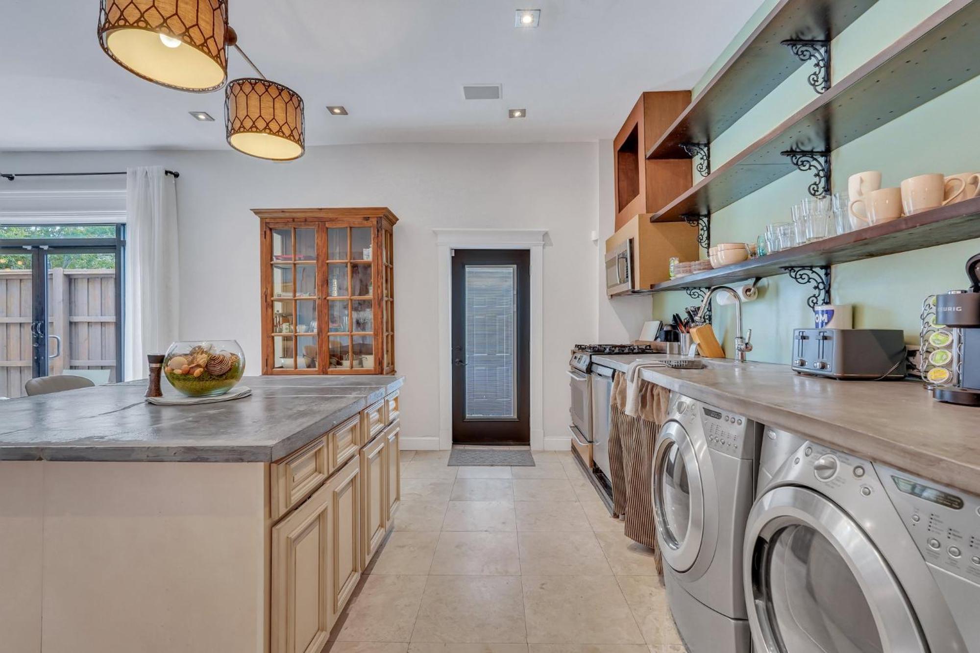 The Lincoln Loft, Near Forsyth Park With Free Parking Holiday home Savannah