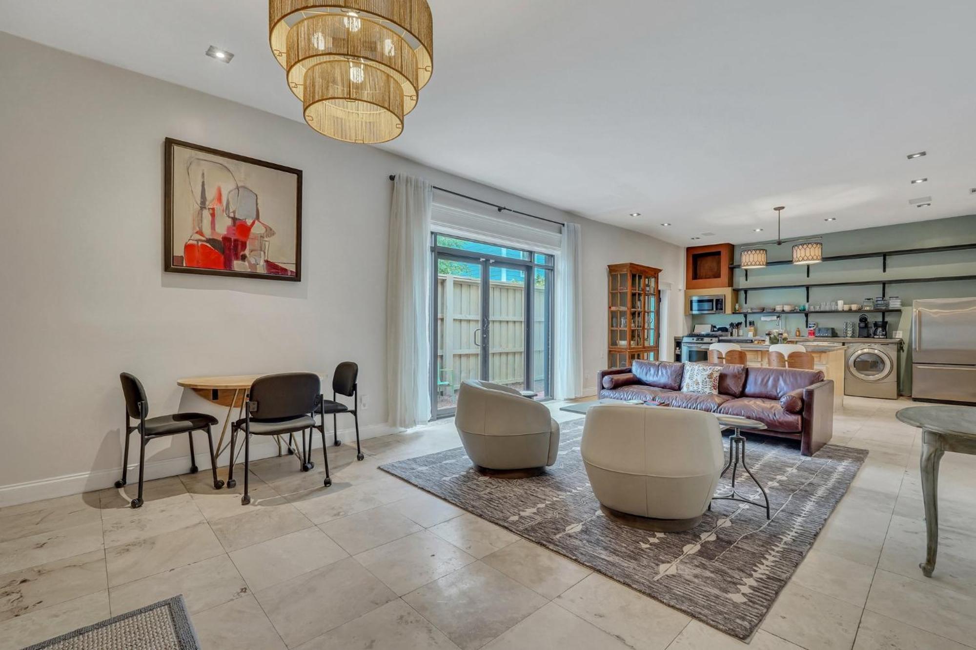 The Lincoln Loft, Near Forsyth Park With Free Parking Holiday home