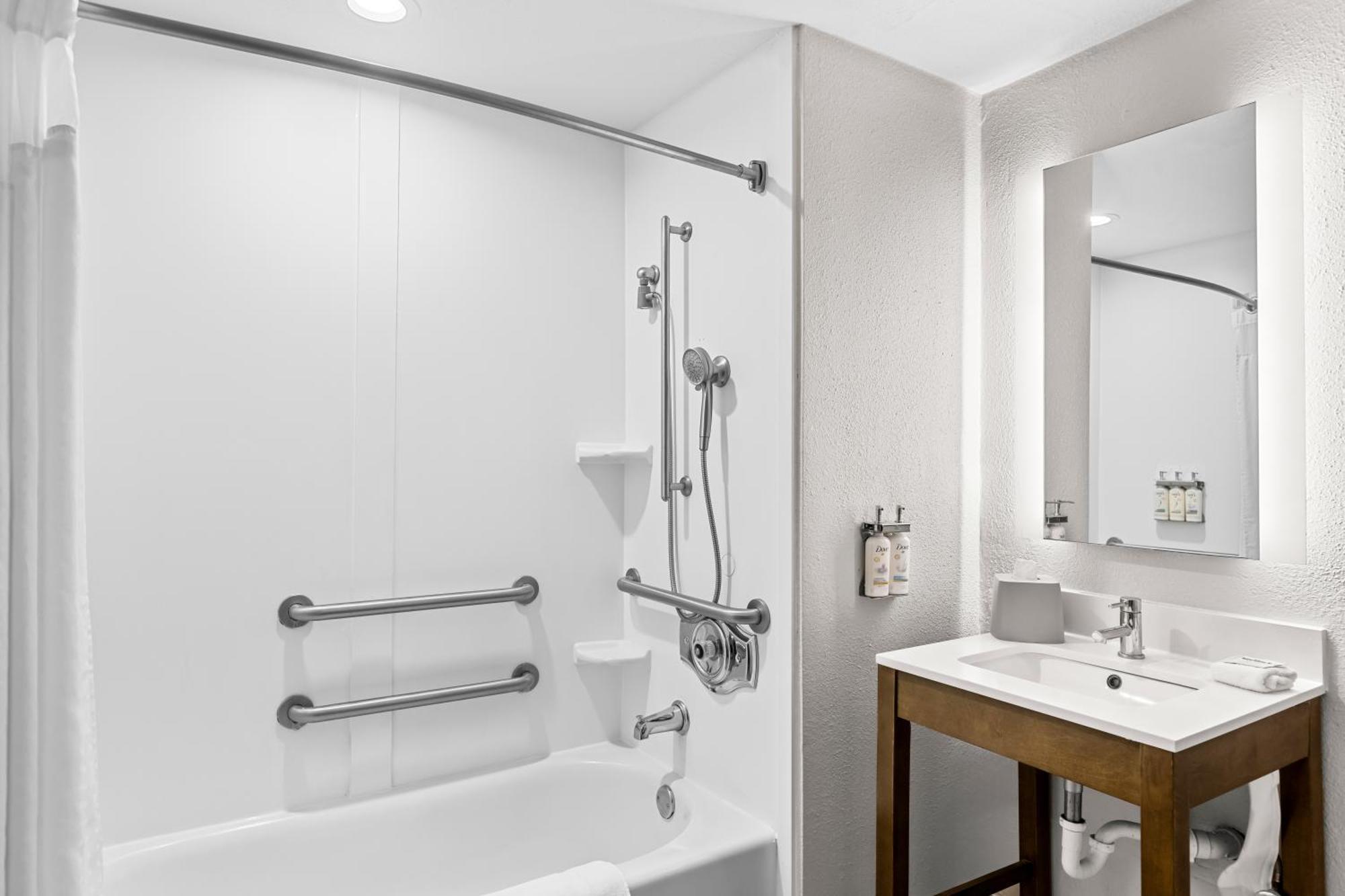 Hotel Express & Midtown By Ihg 3*