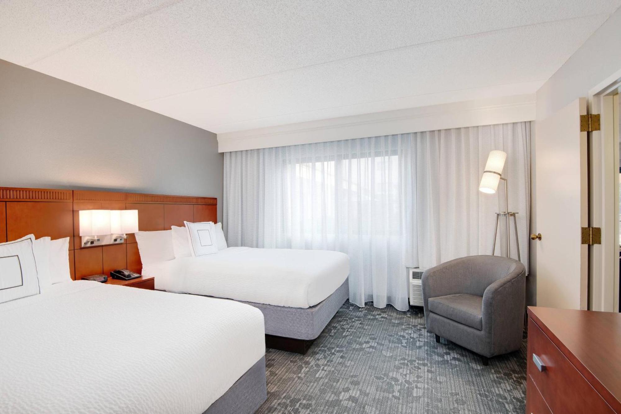 Courtyard By Marriott Midtown