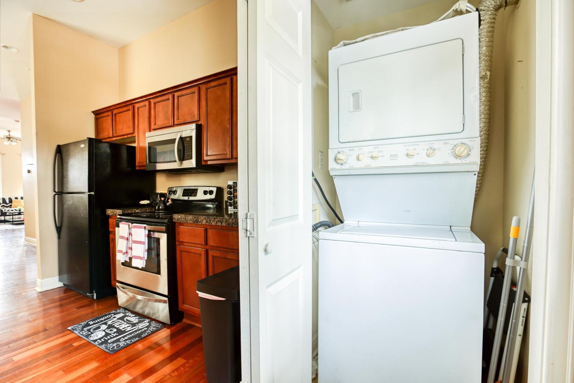 14 Ppl, Spacious Backyard, Hammock, Fitness Equipment, Near Down Town