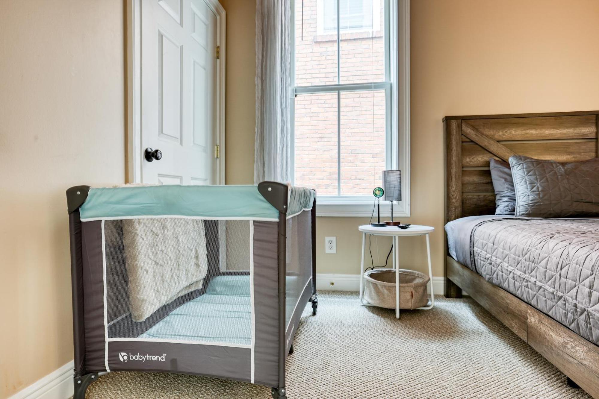 14 Ppl, Spacious Backyard, Hammock, Fitness Equipment, Near Down Town *