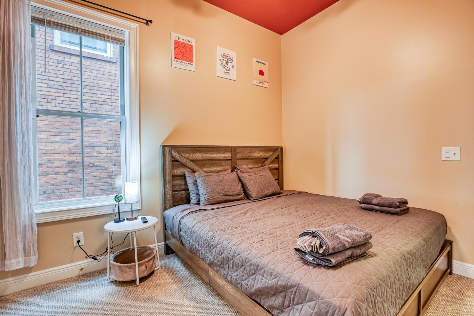 14 Ppl, Spacious Backyard, Hammock, Fitness Equipment, Near Down Town *