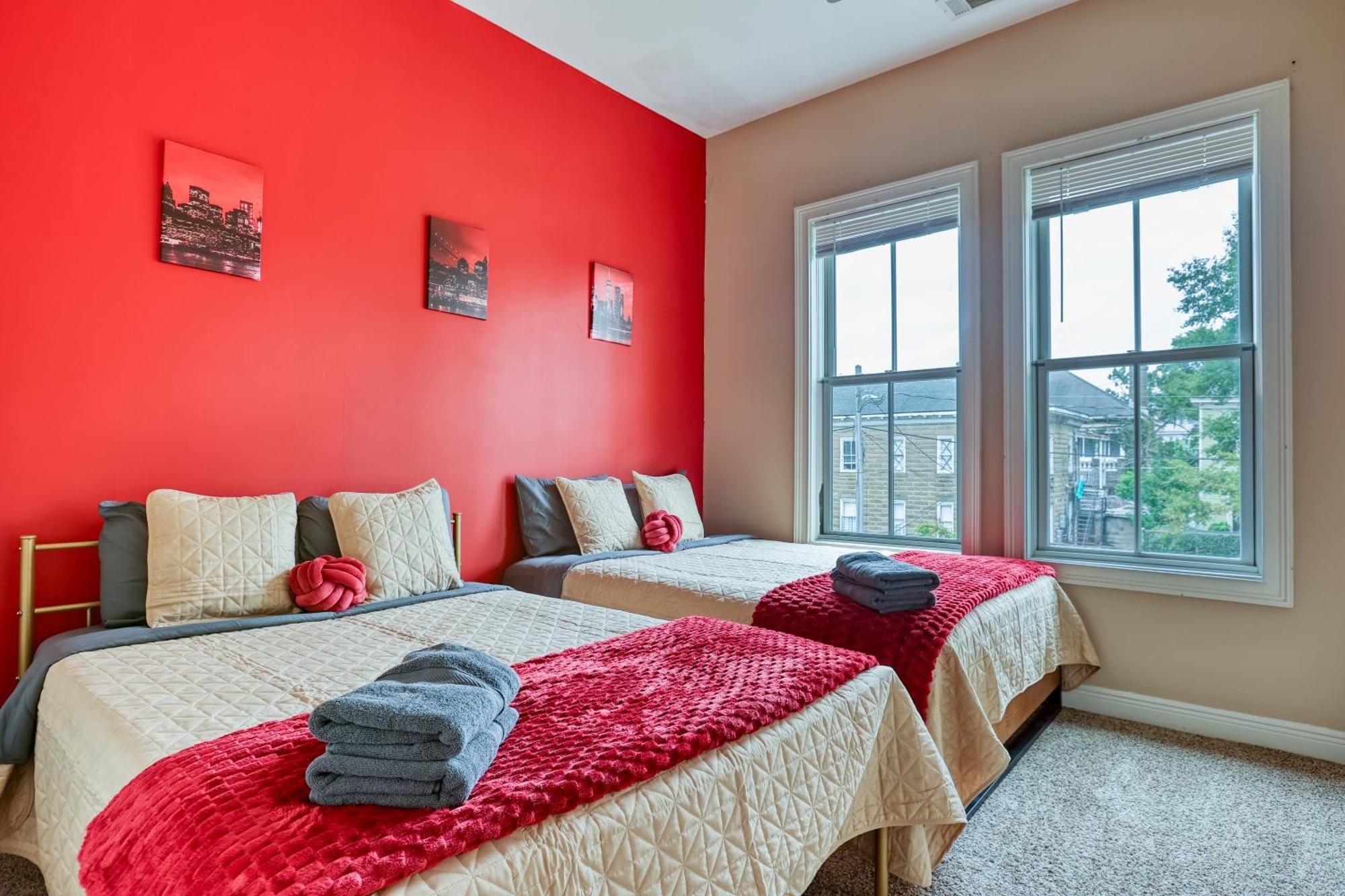 14 Ppl, Spacious Backyard, Hammock, Fitness Equipment, Near Down Town Apartment *
