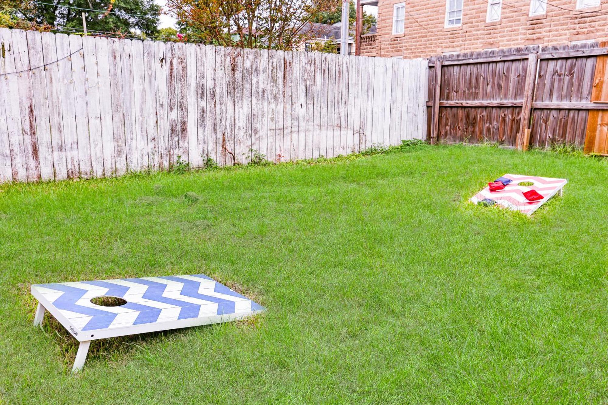 14 Ppl, Spacious Backyard, Hammock, Fitness Equipment, Near Down Town Apartment